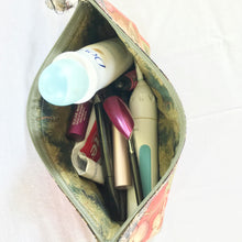 Make up bag-Cosmetic case- Mid size travel case - Barbz.net
